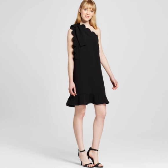 Victoria Beckham for Target Dresses & Skirts - Victoria Beckham for Target Black scalloped dress